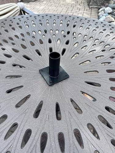 Top mount on a cast aluminum patio table